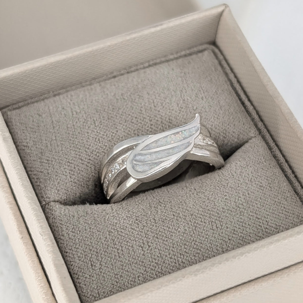 MEMORIAL ASHES 'ANGEL' RING