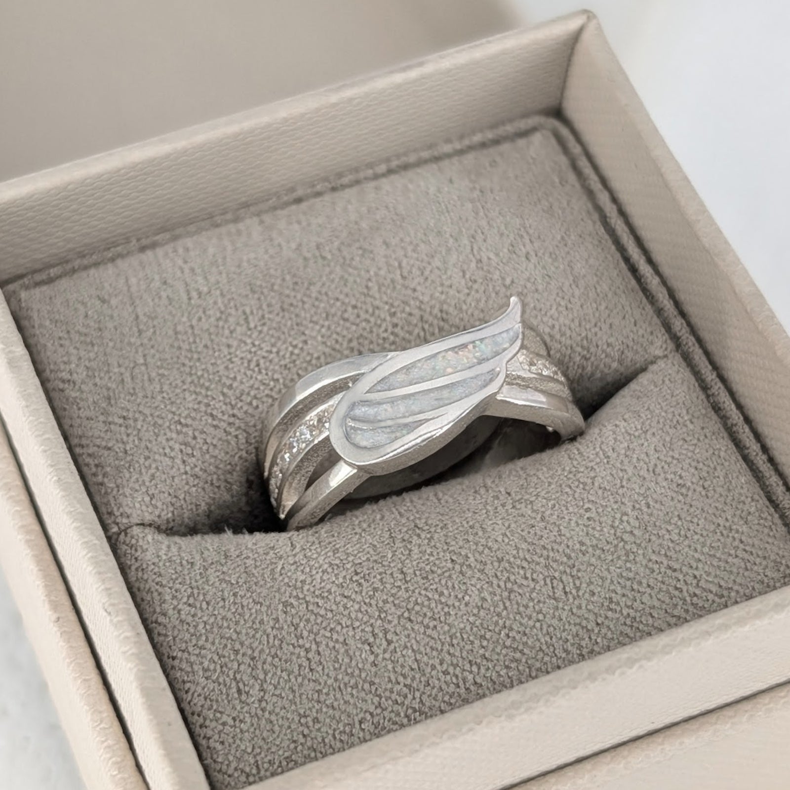 MEMORIAL ASHES 'ANGEL' RING