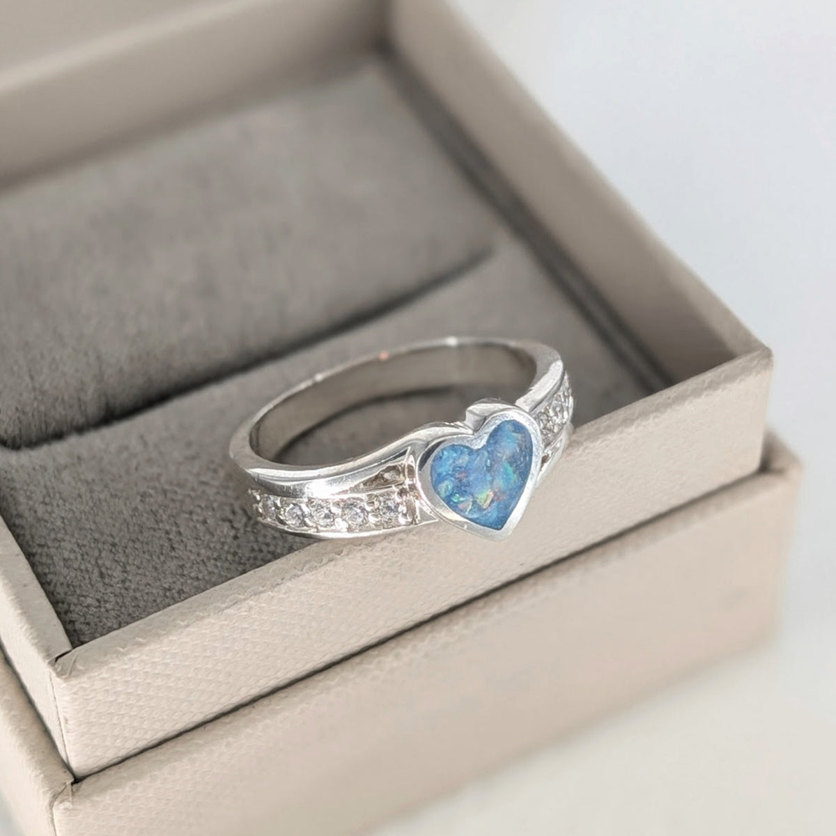 Cremation ashes heart ring in sterling silver for a loved one’s ashes