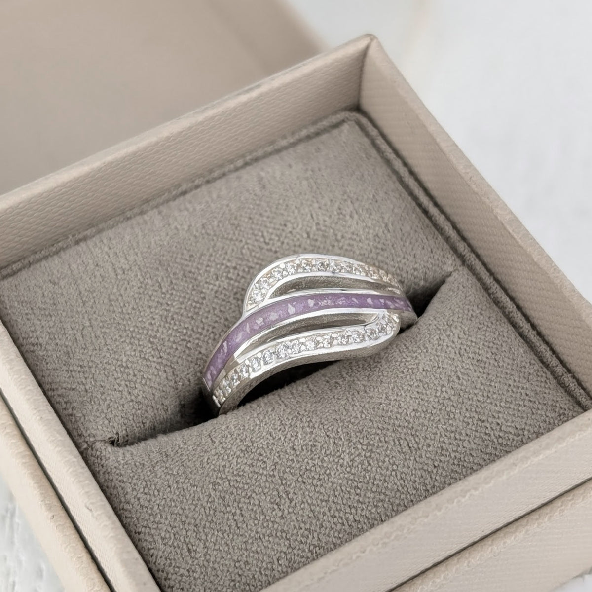 MEMORIAL ASHES 'EMBRACE' RING