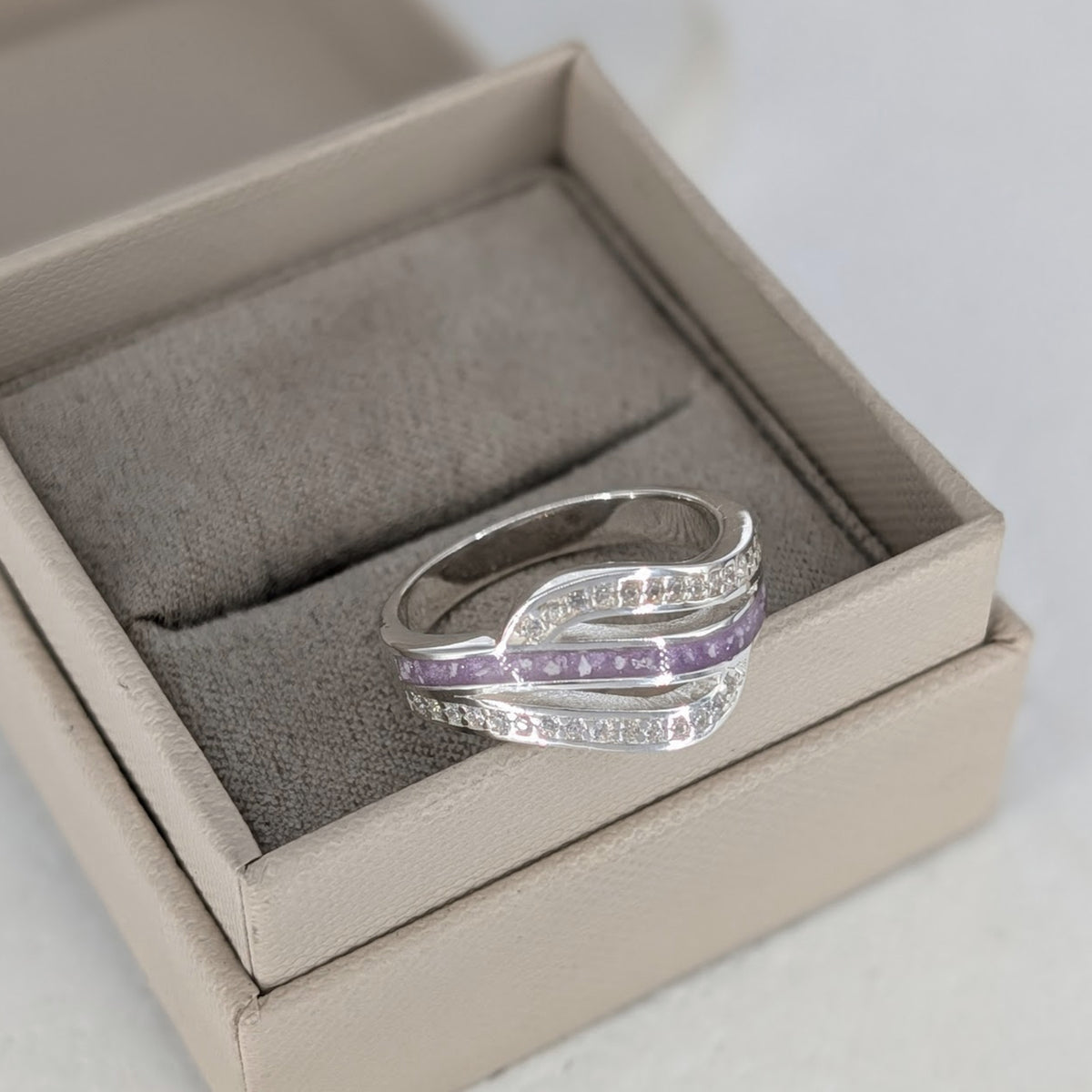 MEMORIAL ASHES 'EMBRACE' RING