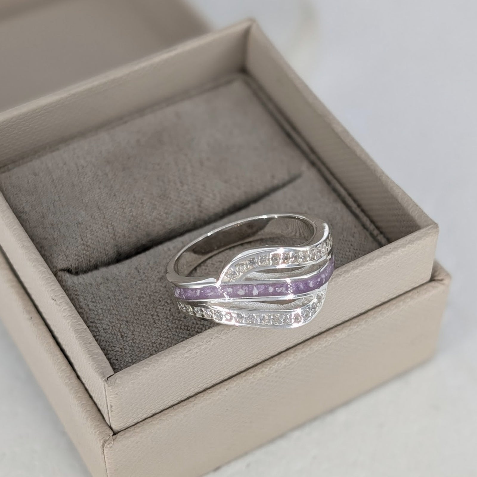 MEMORIAL ASHES 'EMBRACE' RING