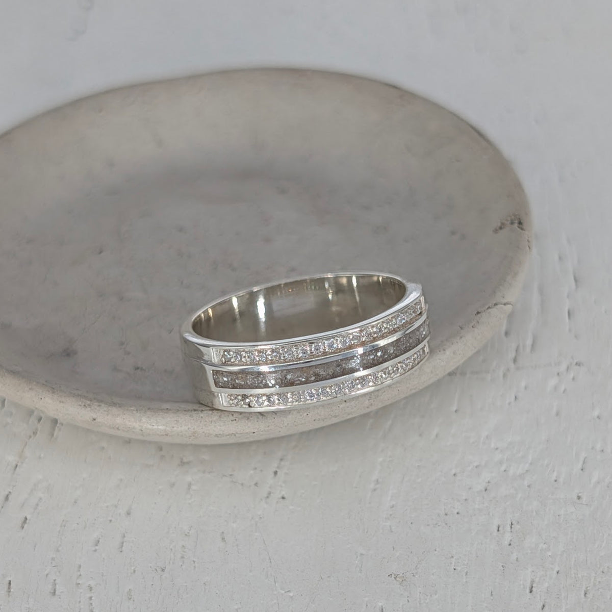 MEMORIAL ASHES 'ETERNITY' RING