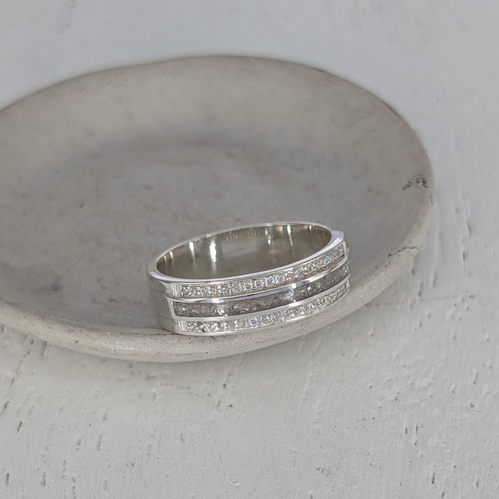 MEMORIAL ASHES 'ETERNITY' RING