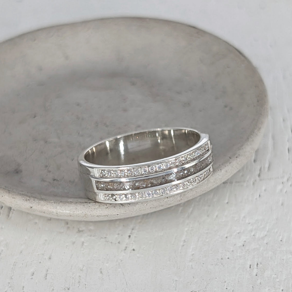 Sterling silver memorial ashes jewellery ring with contemporary band design