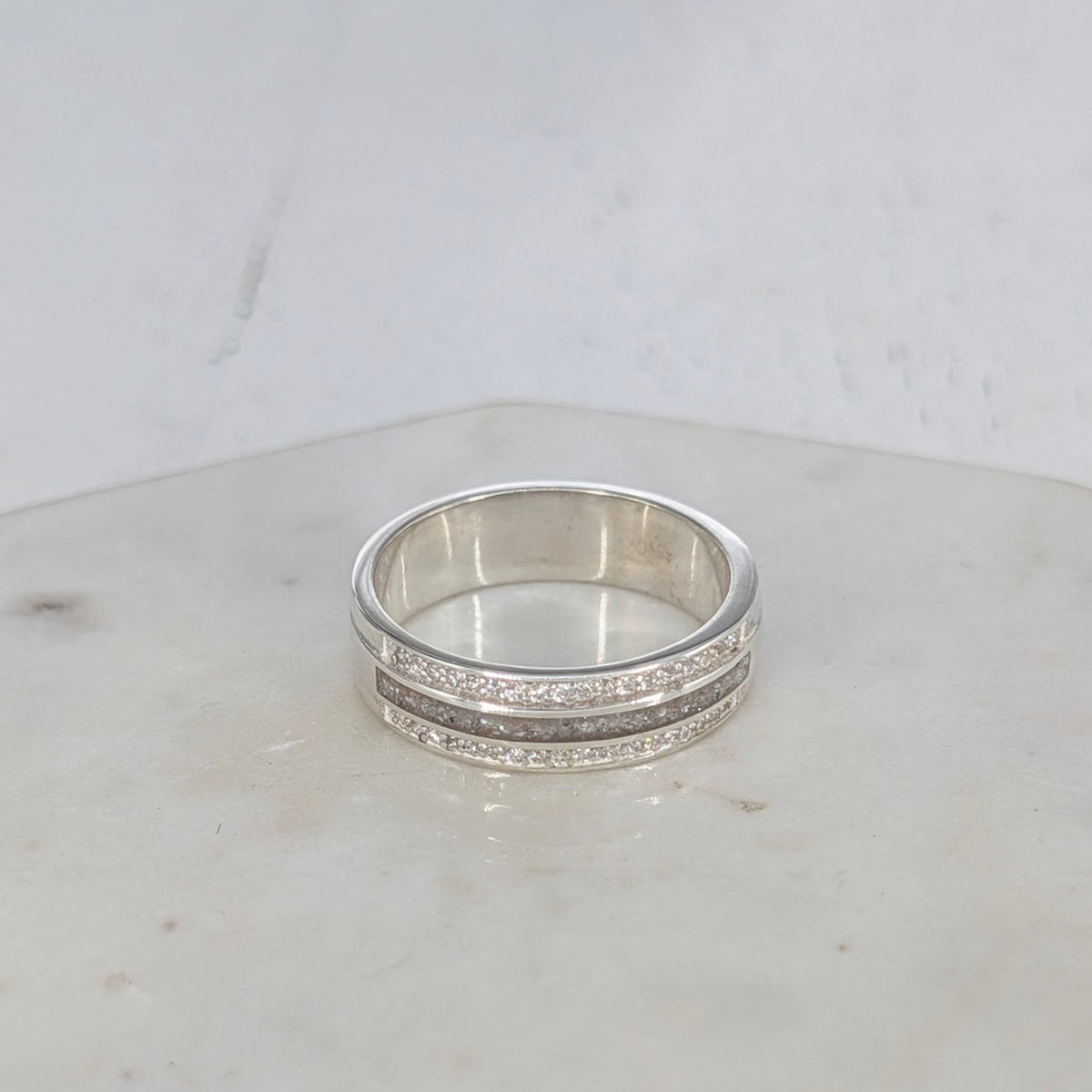 MEMORIAL ASHES 'ETERNITY' RING