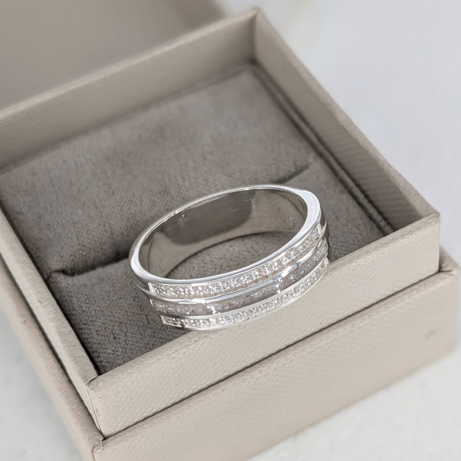MEMORIAL ASHES 'ETERNITY' RING