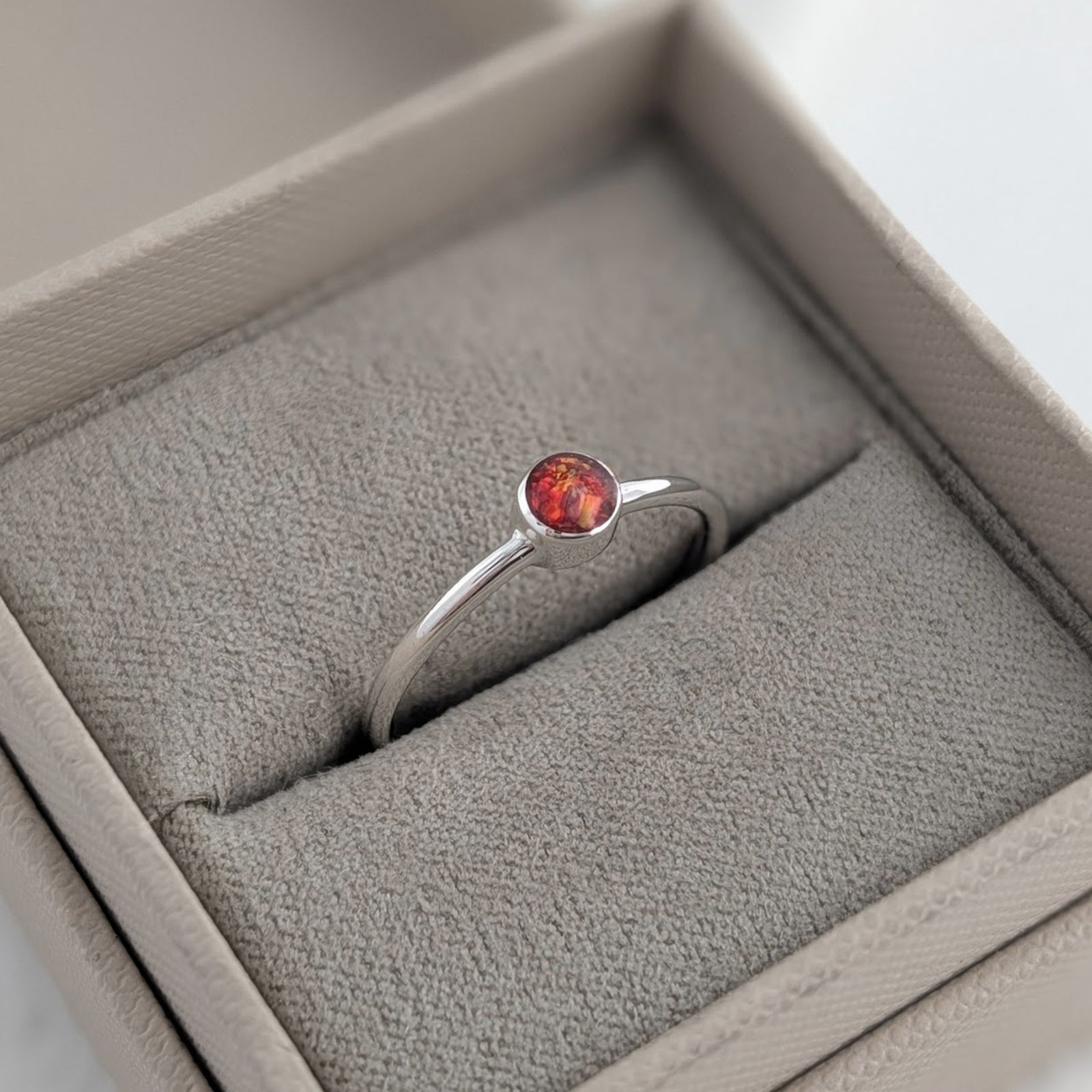 MEMORIAL ASHES 'SIMPLICITY' RING