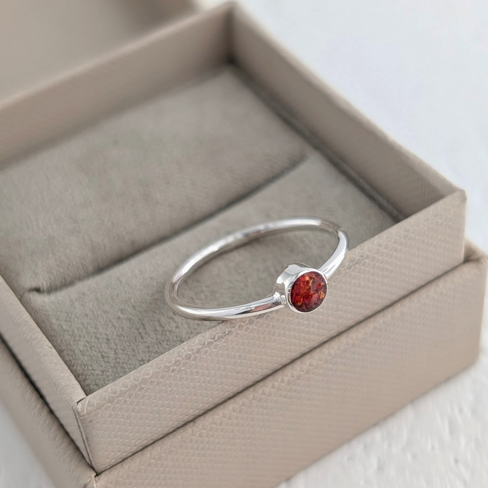 MEMORIAL ASHES 'SIMPLICITY' RING