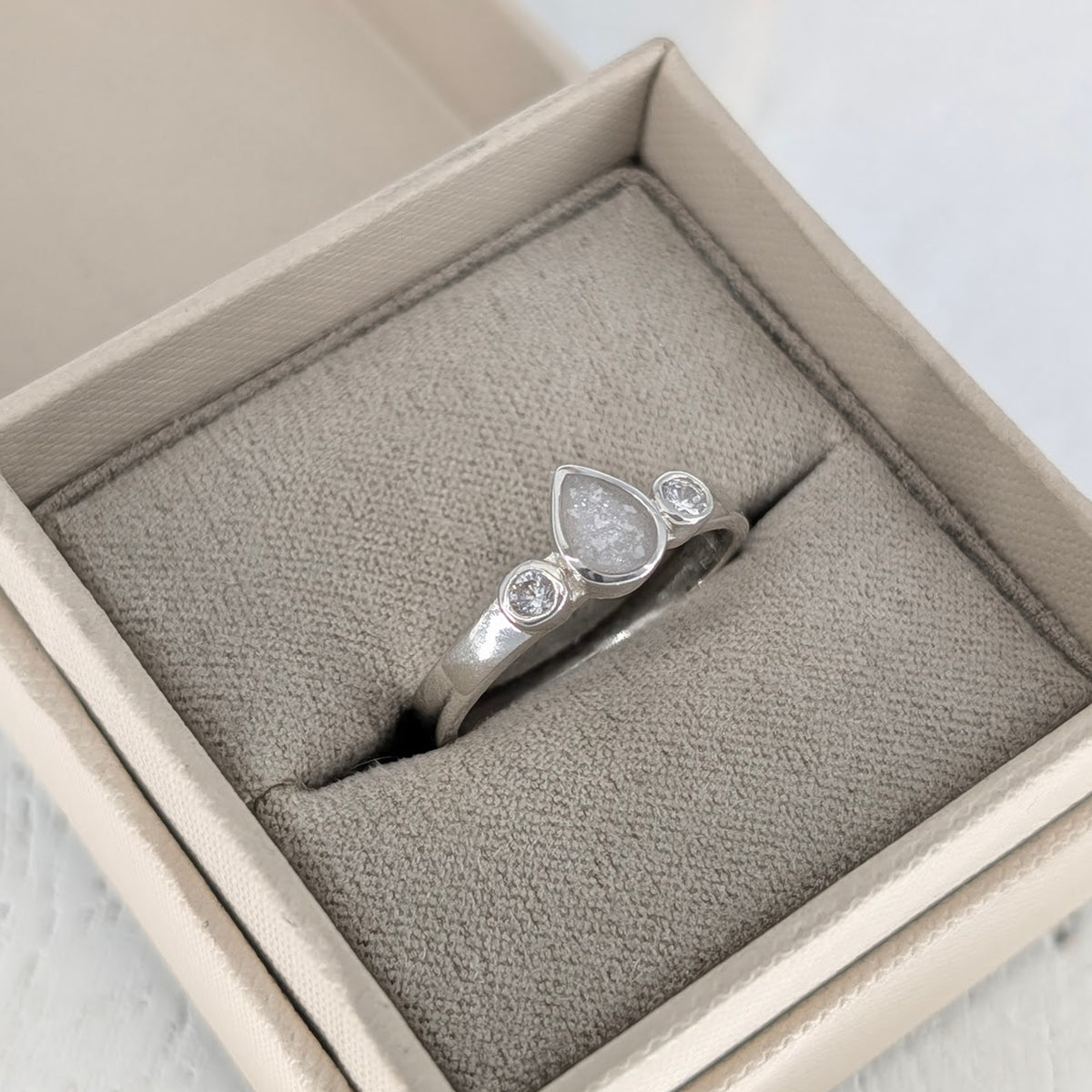 MEMORIAL ASHES 'DROPLET' RING