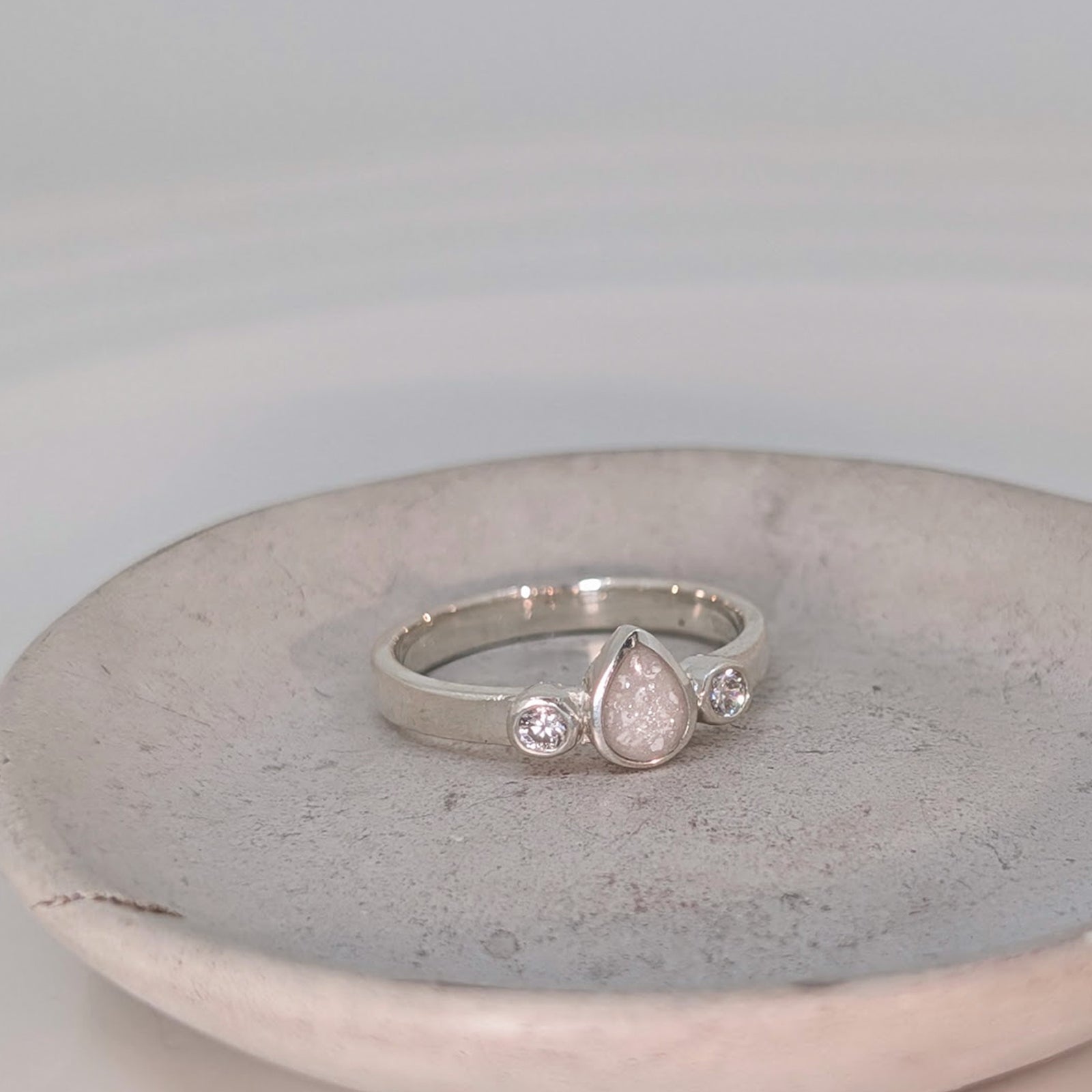 MEMORIAL ASHES 'TEARDROP' RING