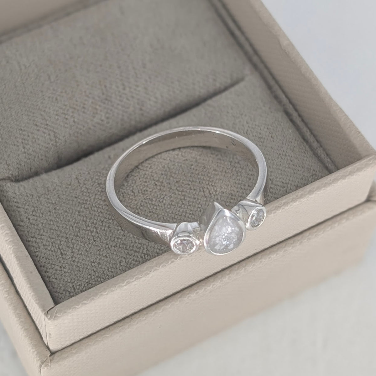MEMORIAL ASHES 'DROPLET' RING
