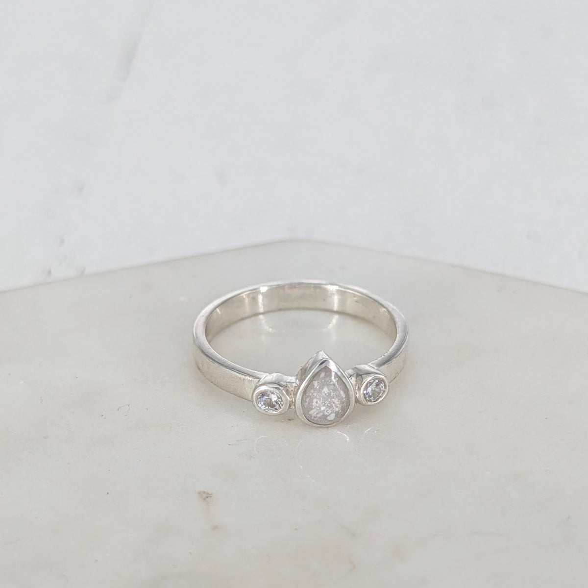 MEMORIAL ASHES 'DROPLET' RING