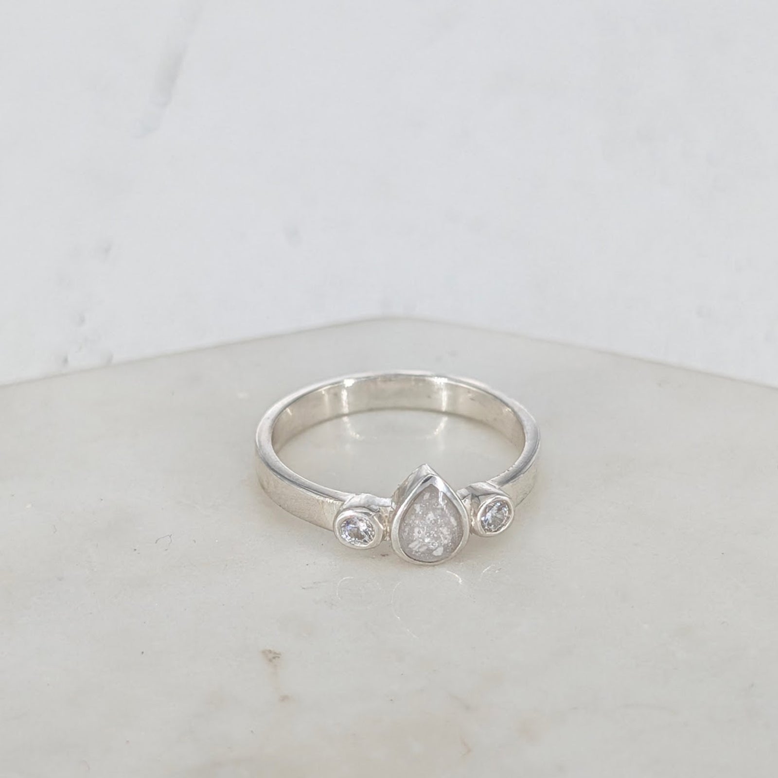 MEMORIAL ASHES 'DROPLET' RING