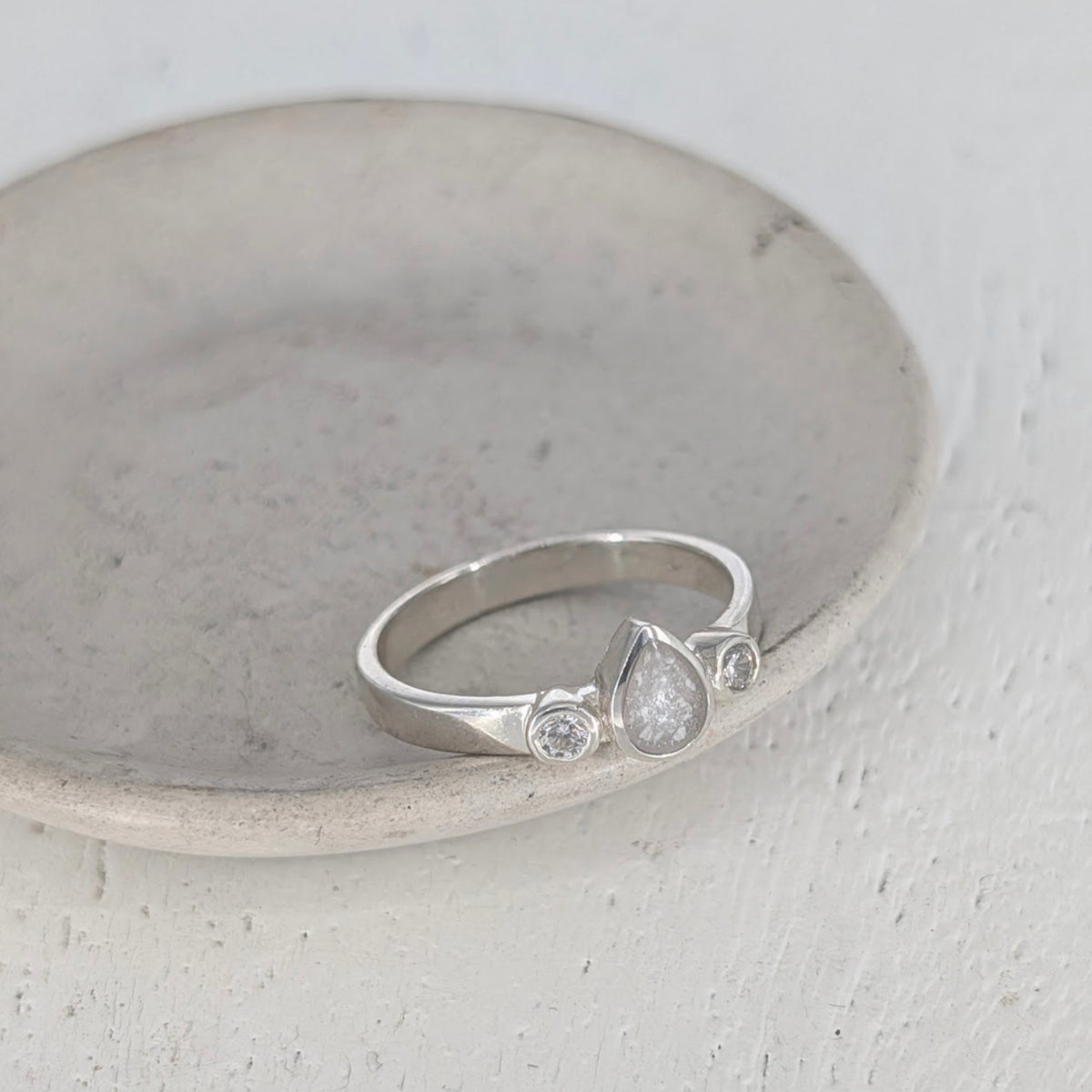 MEMORIAL ASHES 'DROPLET' RING
