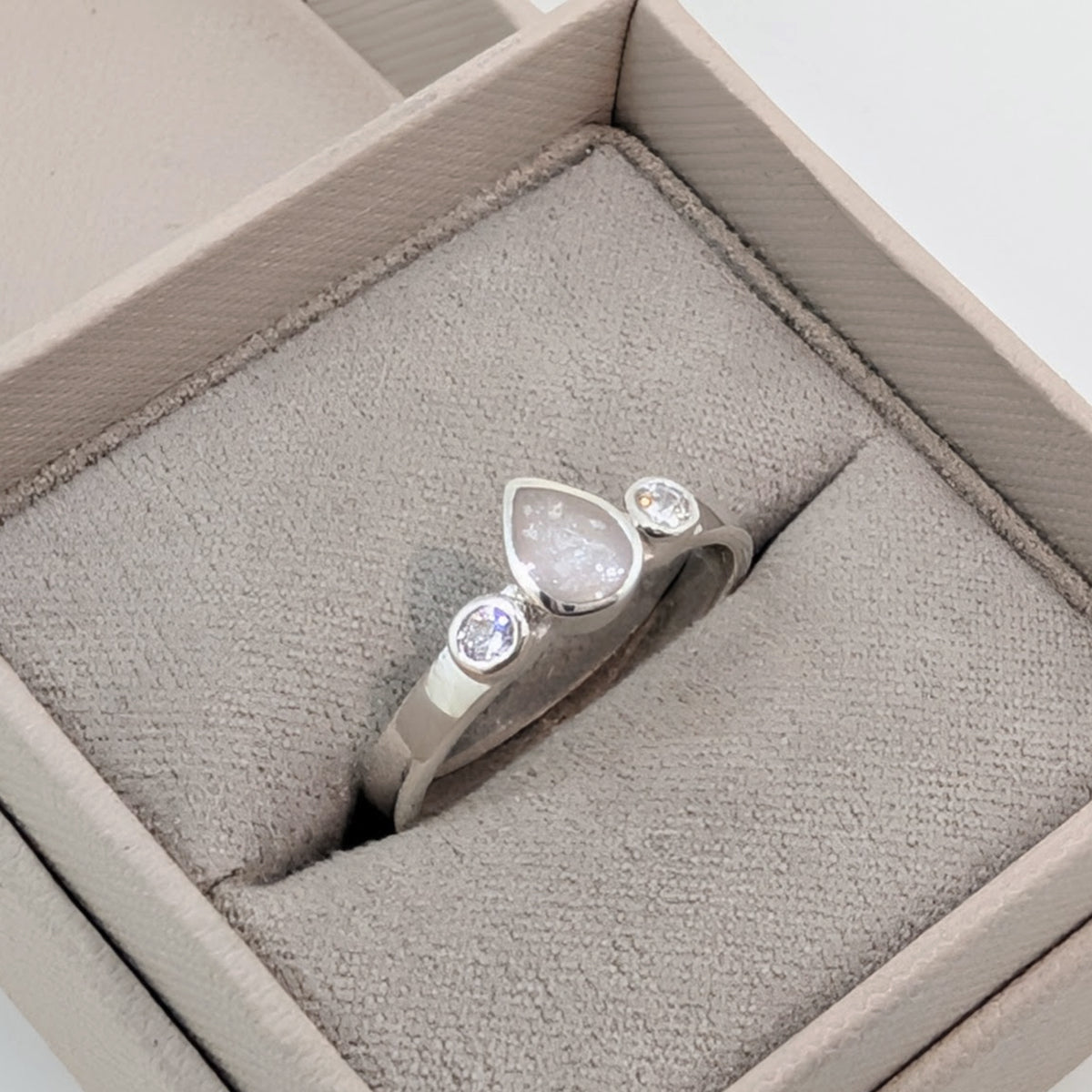 MEMORIAL ASHES 'TEARDROP' RING