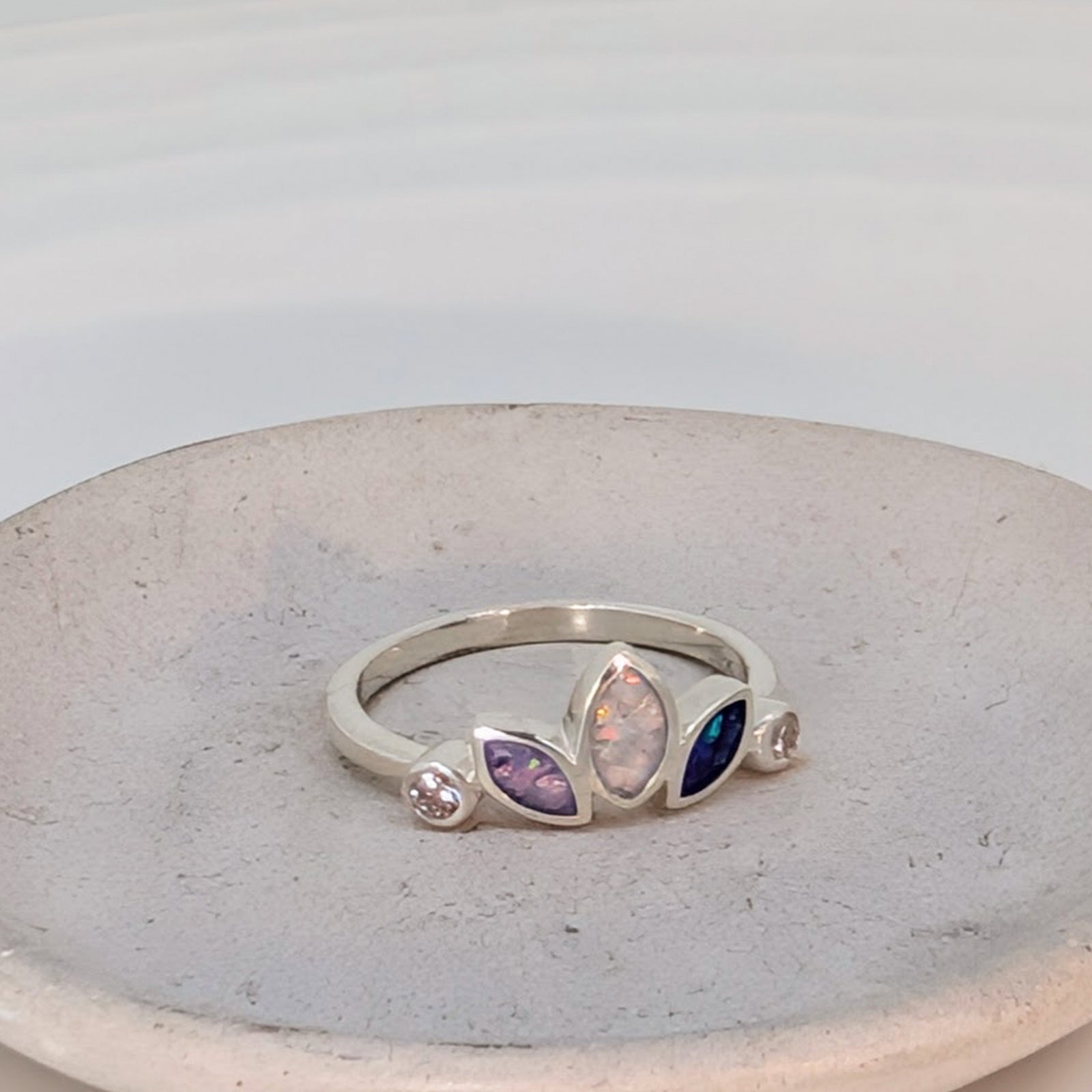 MEMORIAL ASHES 'TRINITY' RING
