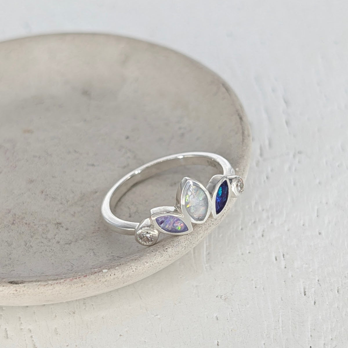 MEMORIAL ASHES 'TRINITY' RING