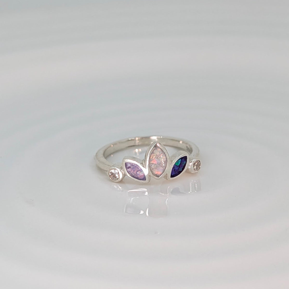 MEMORIAL ASHES 'TRINITY' RING