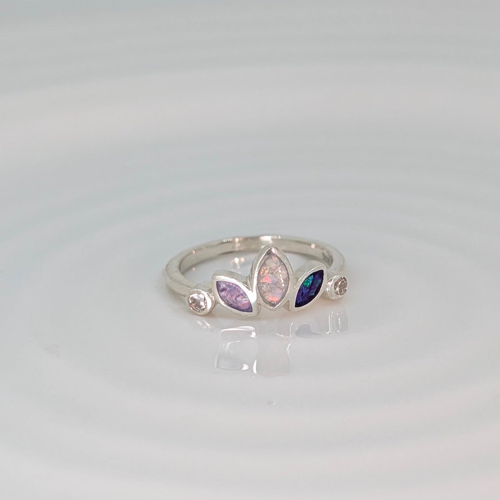 MEMORIAL ASHES 'TRINITY' RING