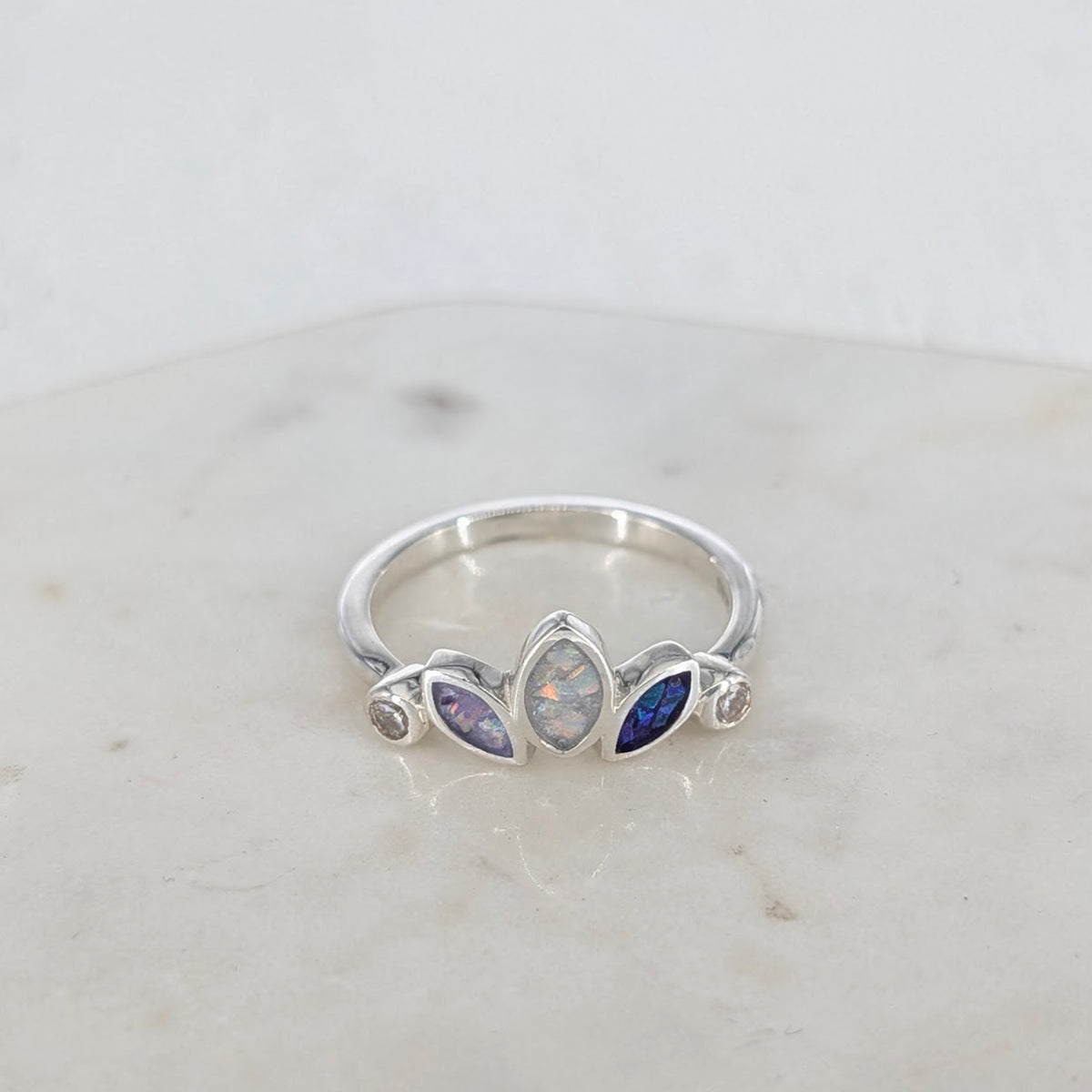MEMORIAL ASHES 'TRINITY' RING
