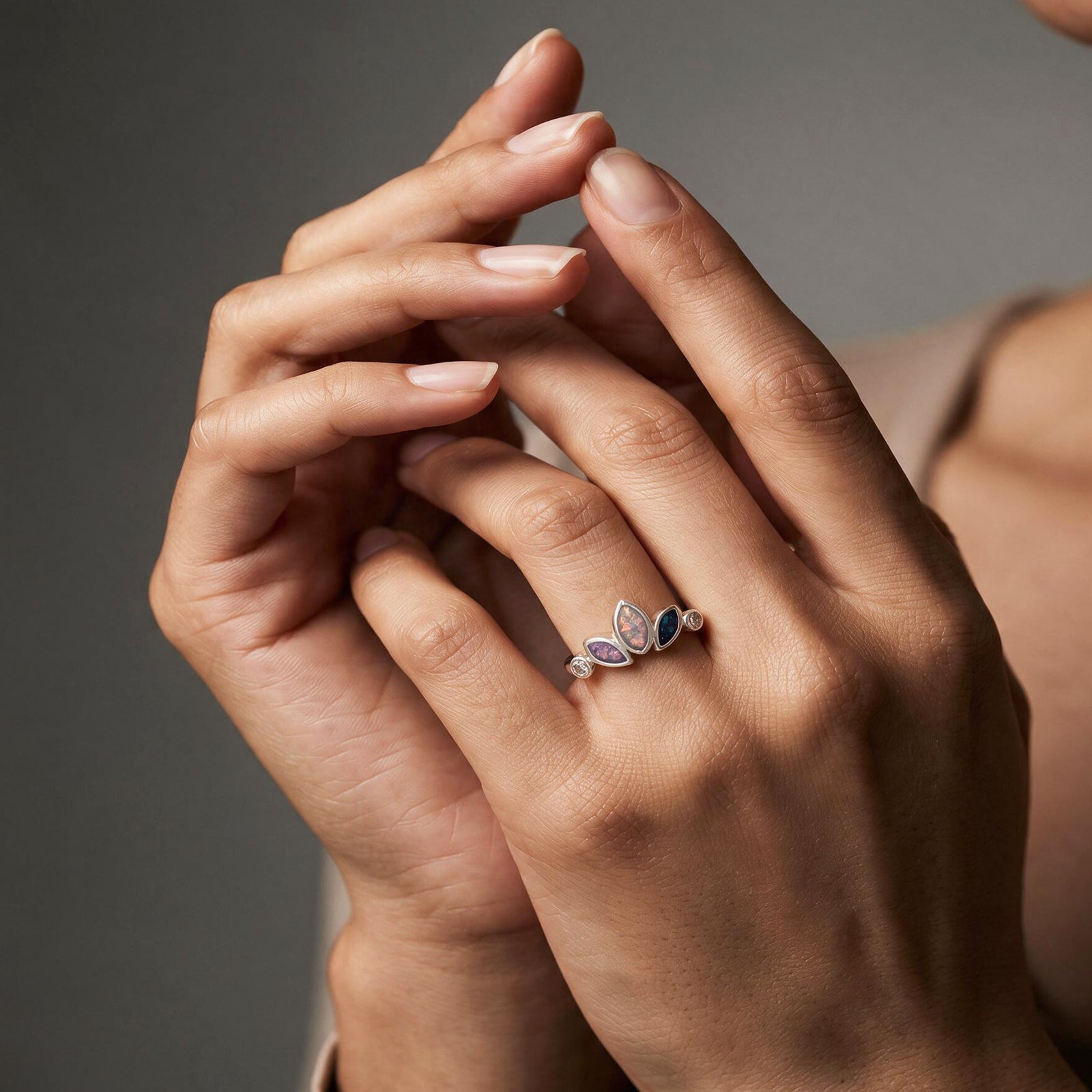 MEMORIAL ASHES 'TRINITY' RING