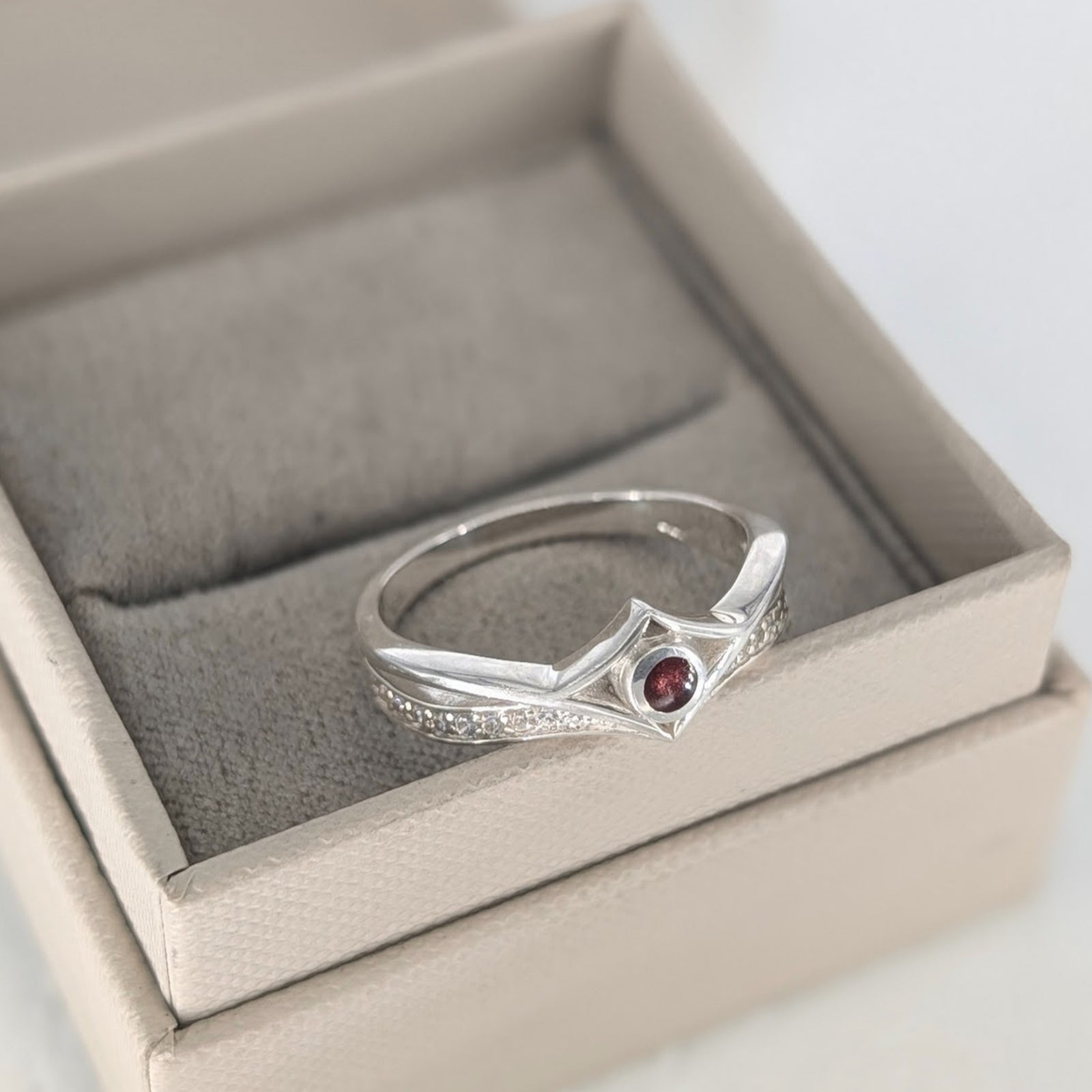 MEMORIAL ASHES 'WISH' RING