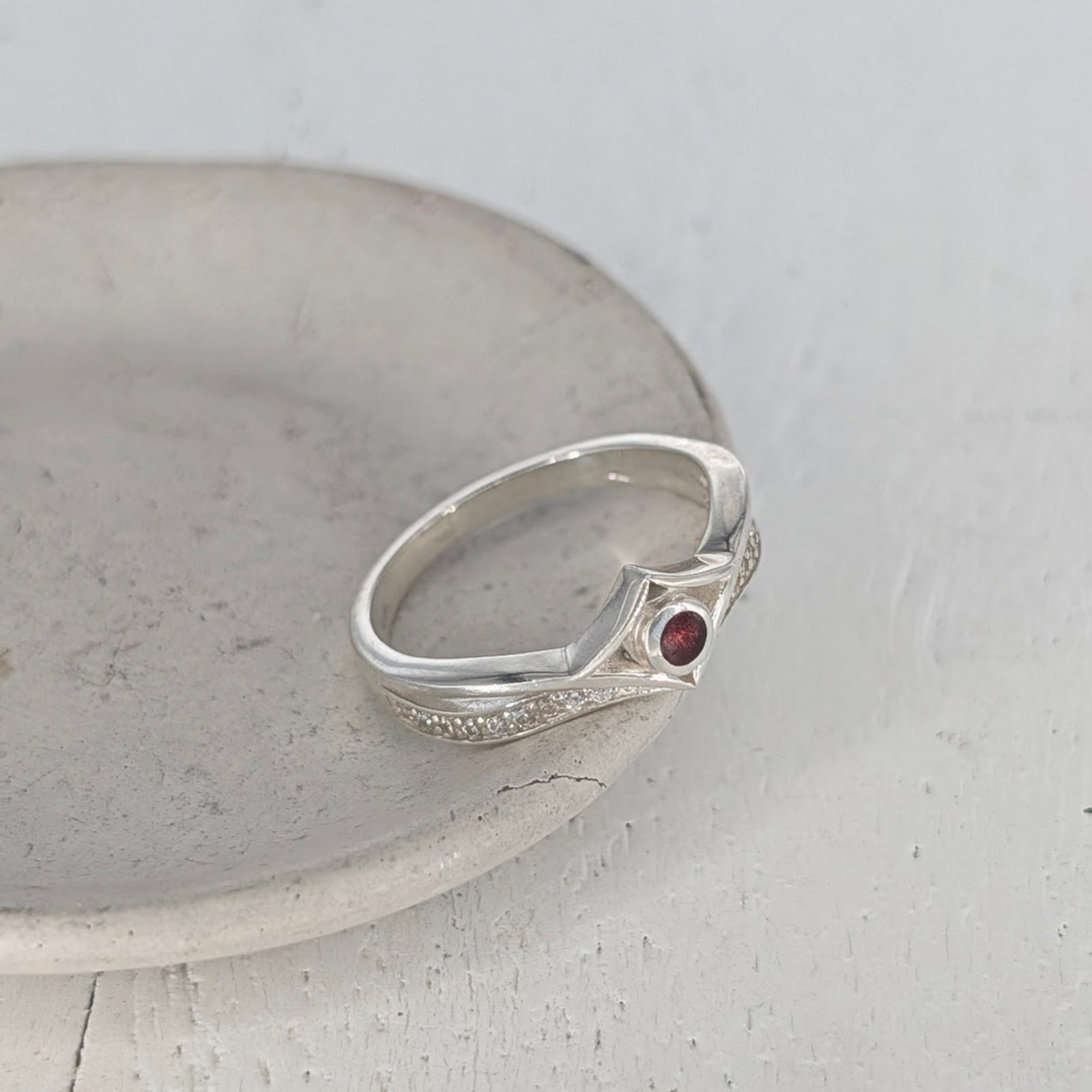 MEMORIAL ASHES 'WISH' RING