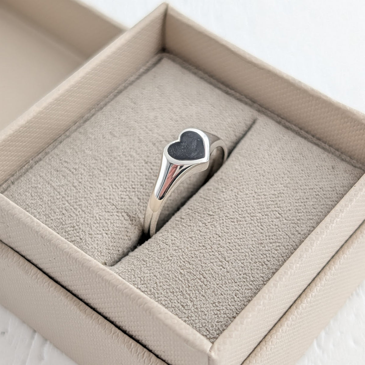 Ashes into jewellery - ring