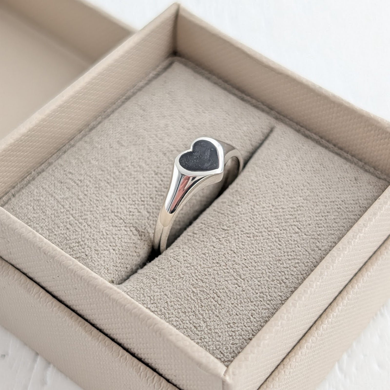 Ashes into jewellery - ring