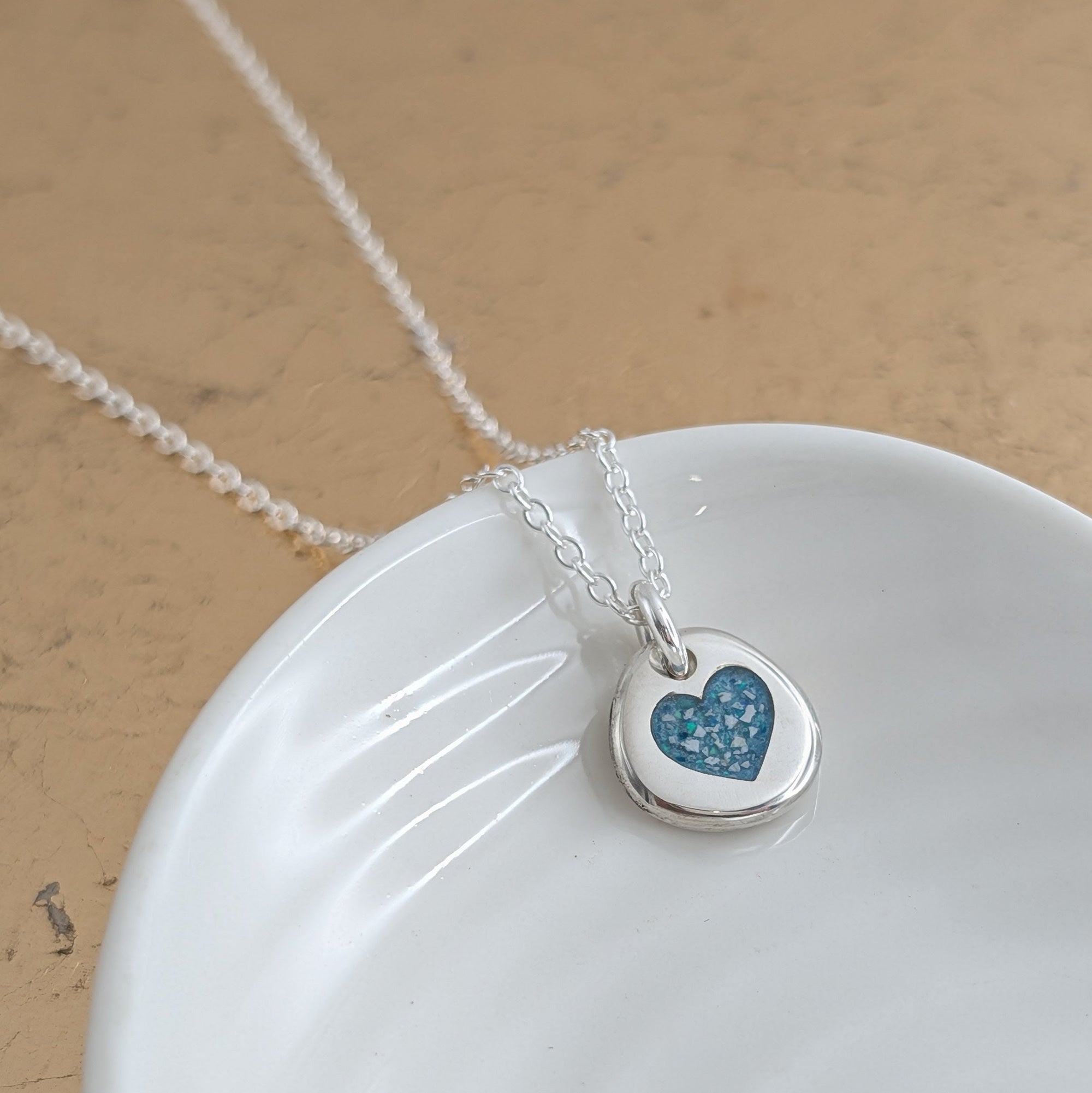 アクセサリー Alchemygothic A53 IN LOVING MEMORY Memorial Ashes Heart Pebble Charm Necklace | Cremation Ash