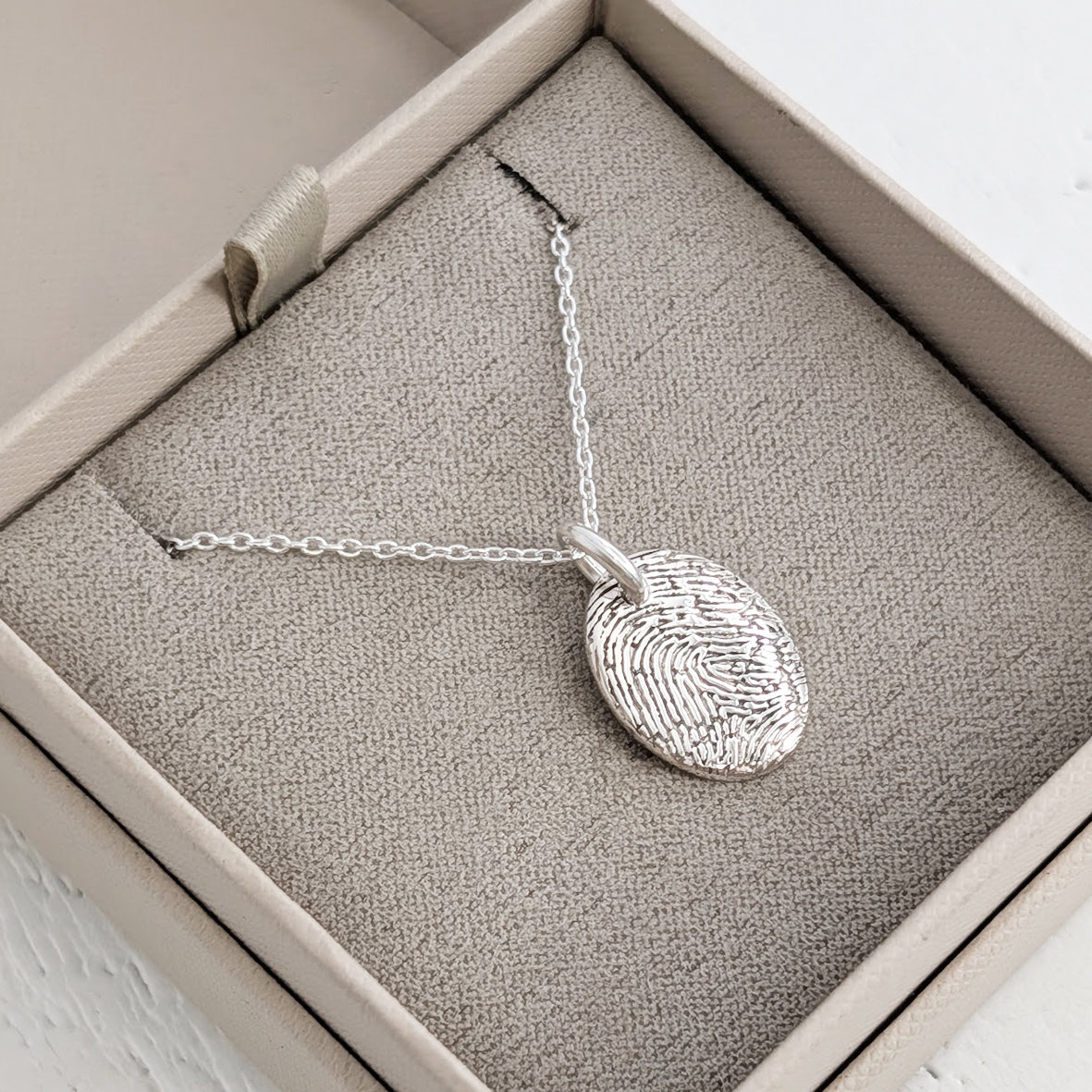 FINGERPRINT OVAL CHARM