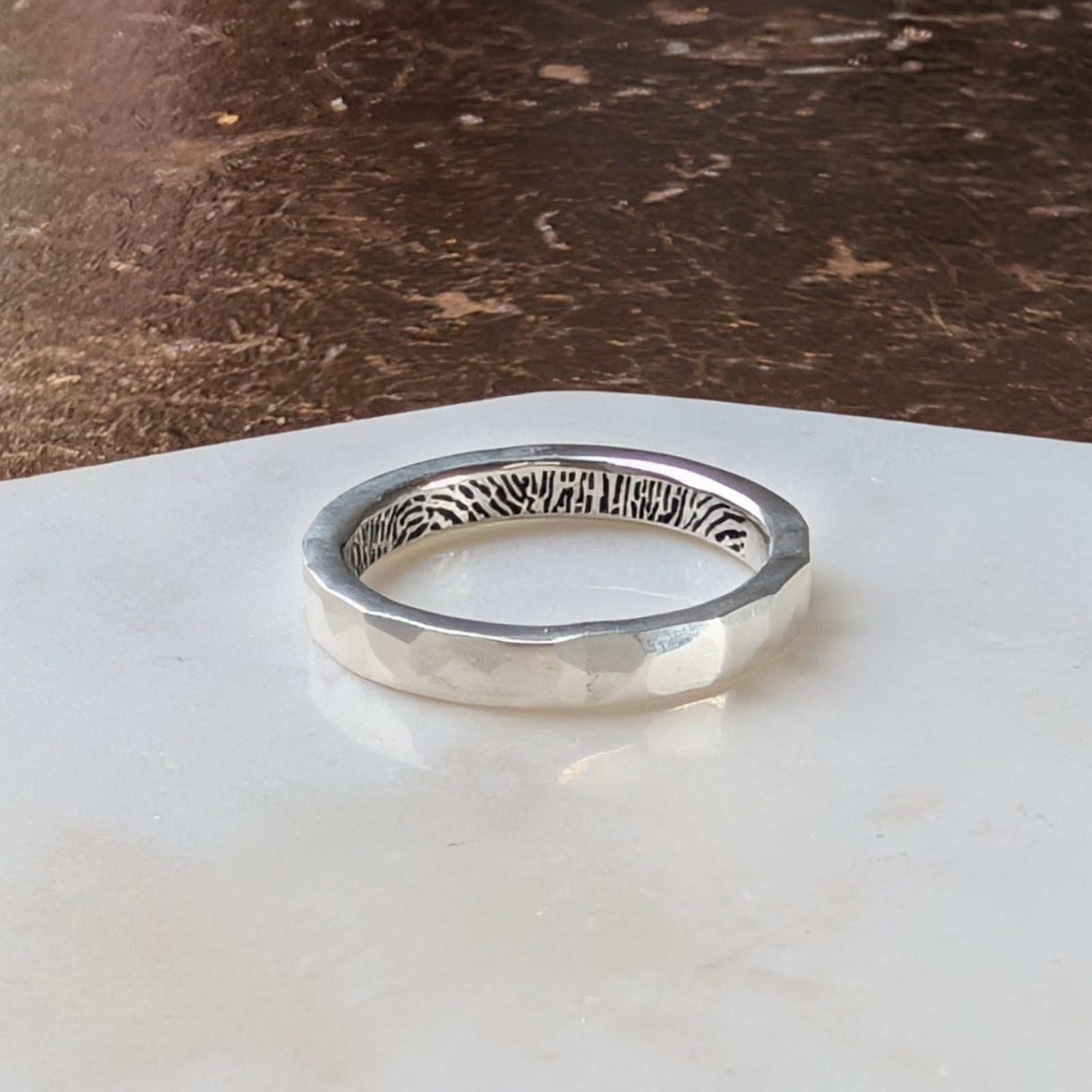 FINGERPRINT SLIM RING - HAMMERED TEXTURE