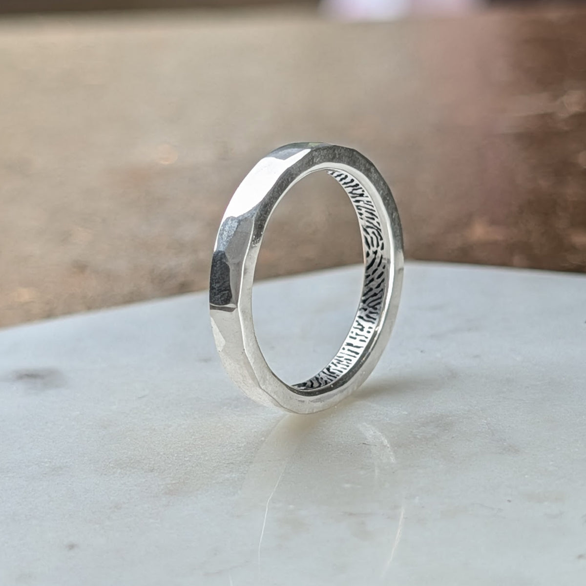 FINGERPRINT SLIM RING - HAMMERED TEXTURE