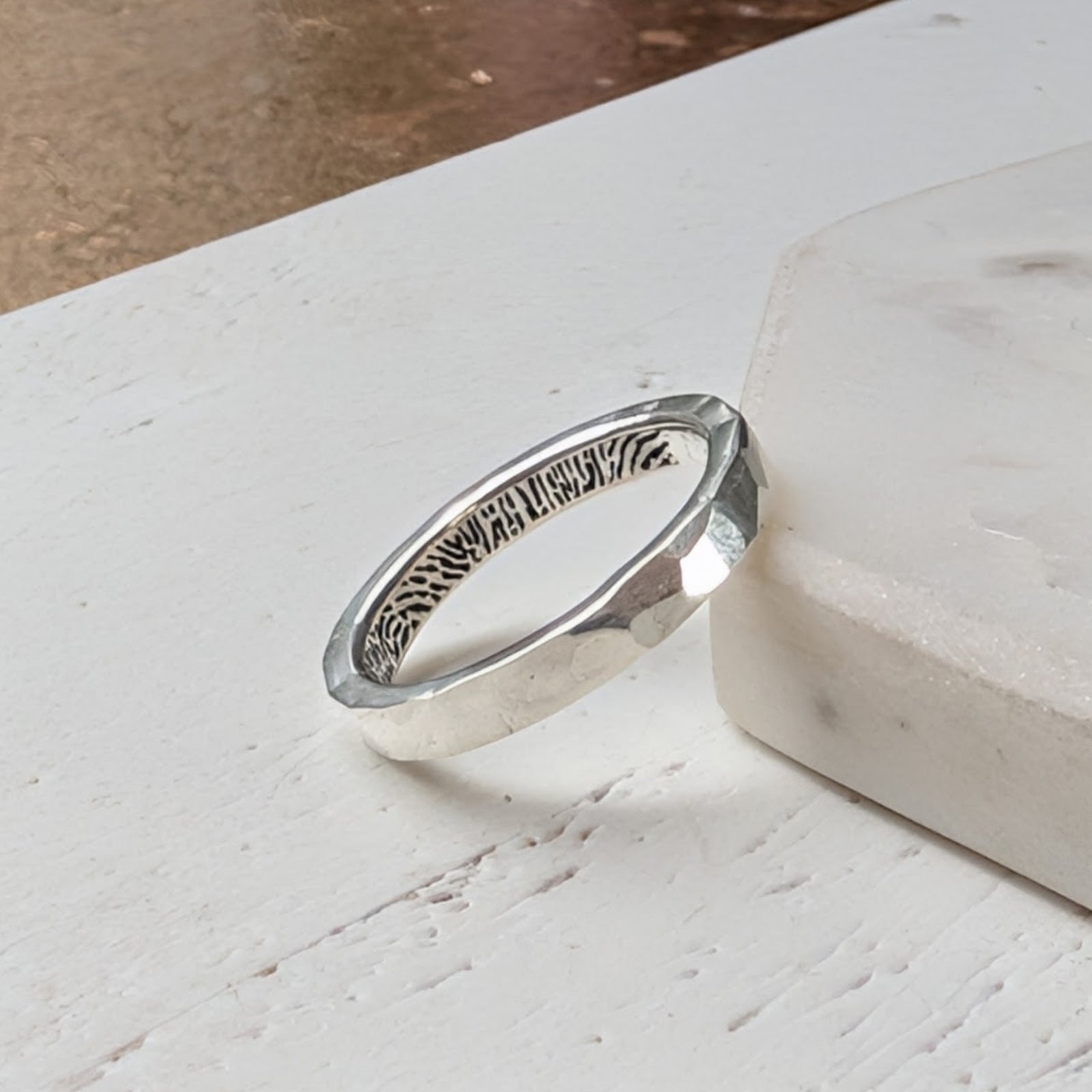 FINGERPRINT SLIM RING - HAMMERED TEXTURE