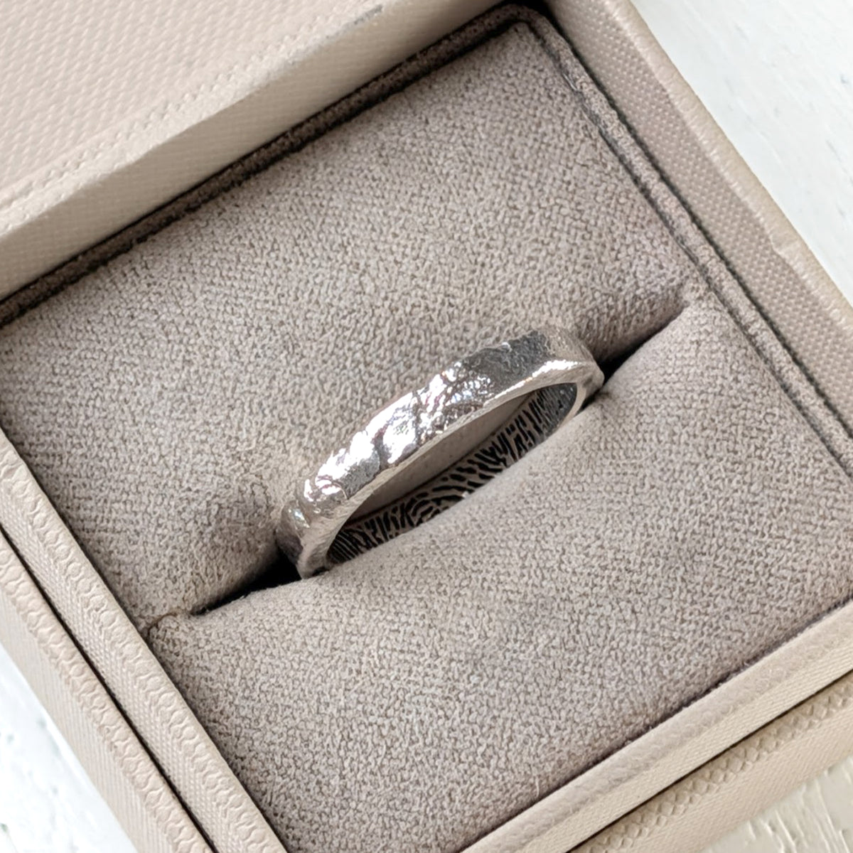FINGERPRINT SLIM RING - MOLTEN TEXTURE