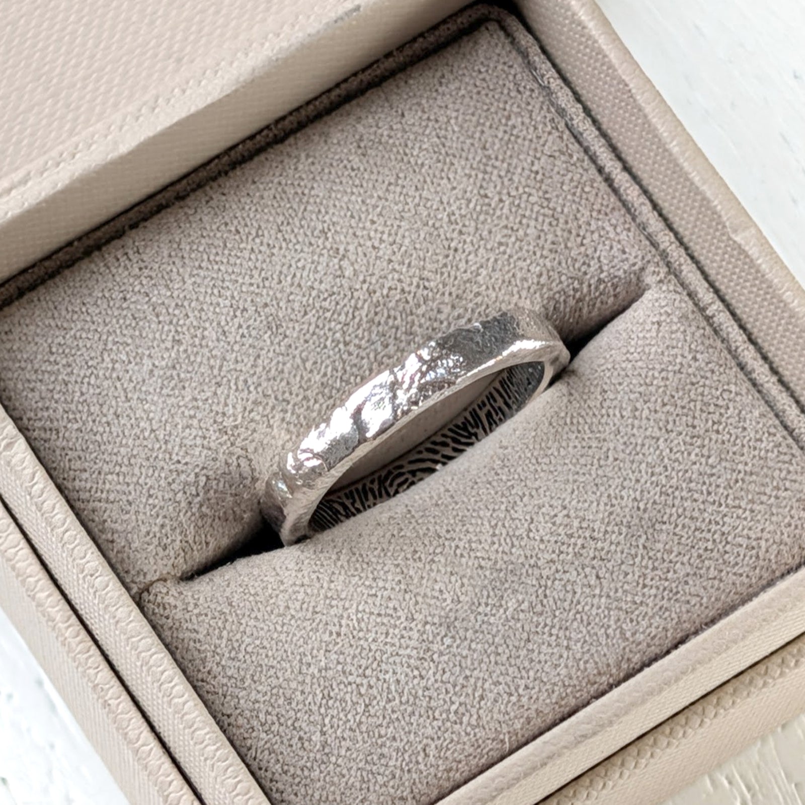 FINGERPRINT SLIM RING - MOLTEN TEXTURE