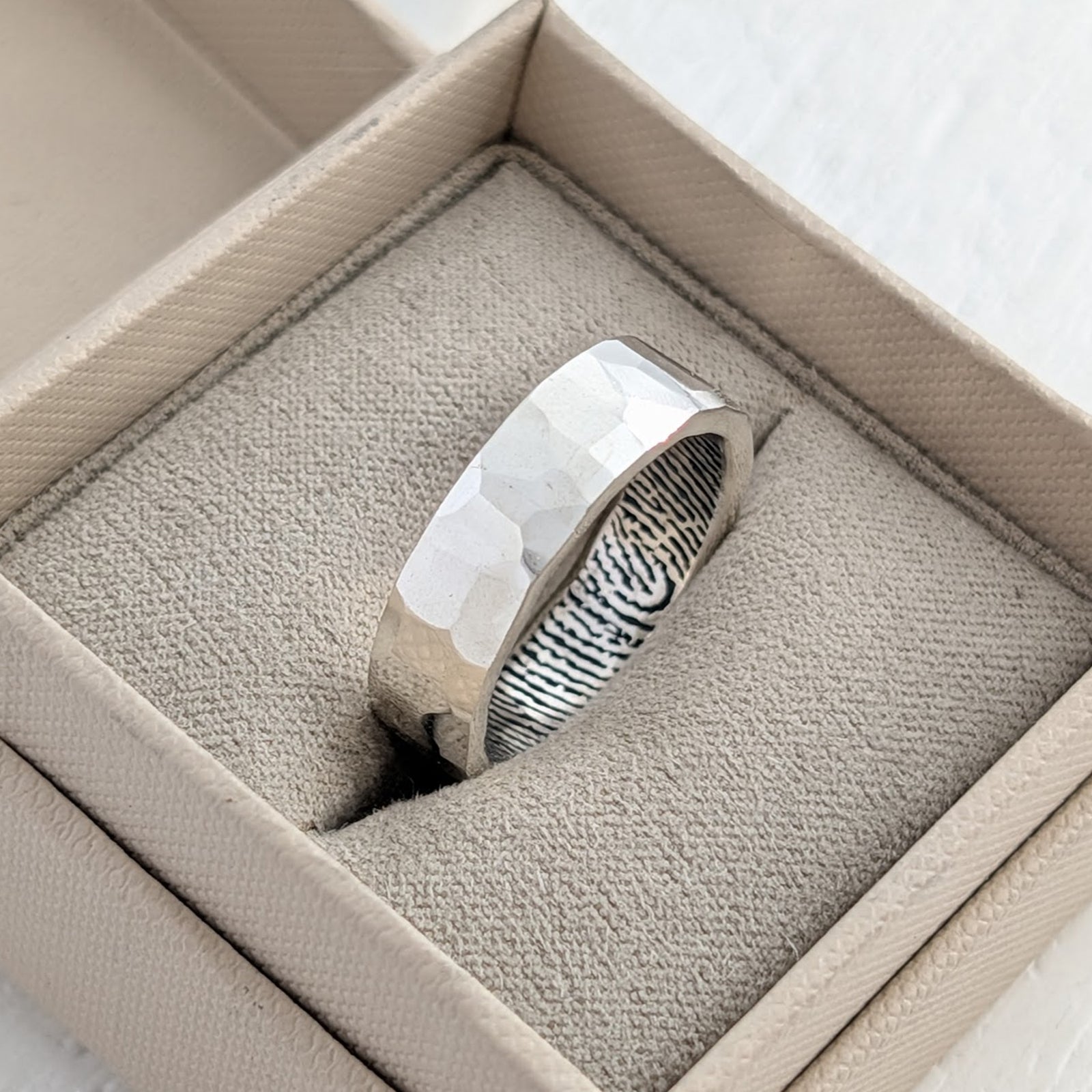 FINGERPRINT WIDE RING - HAMMERED TEXTURE