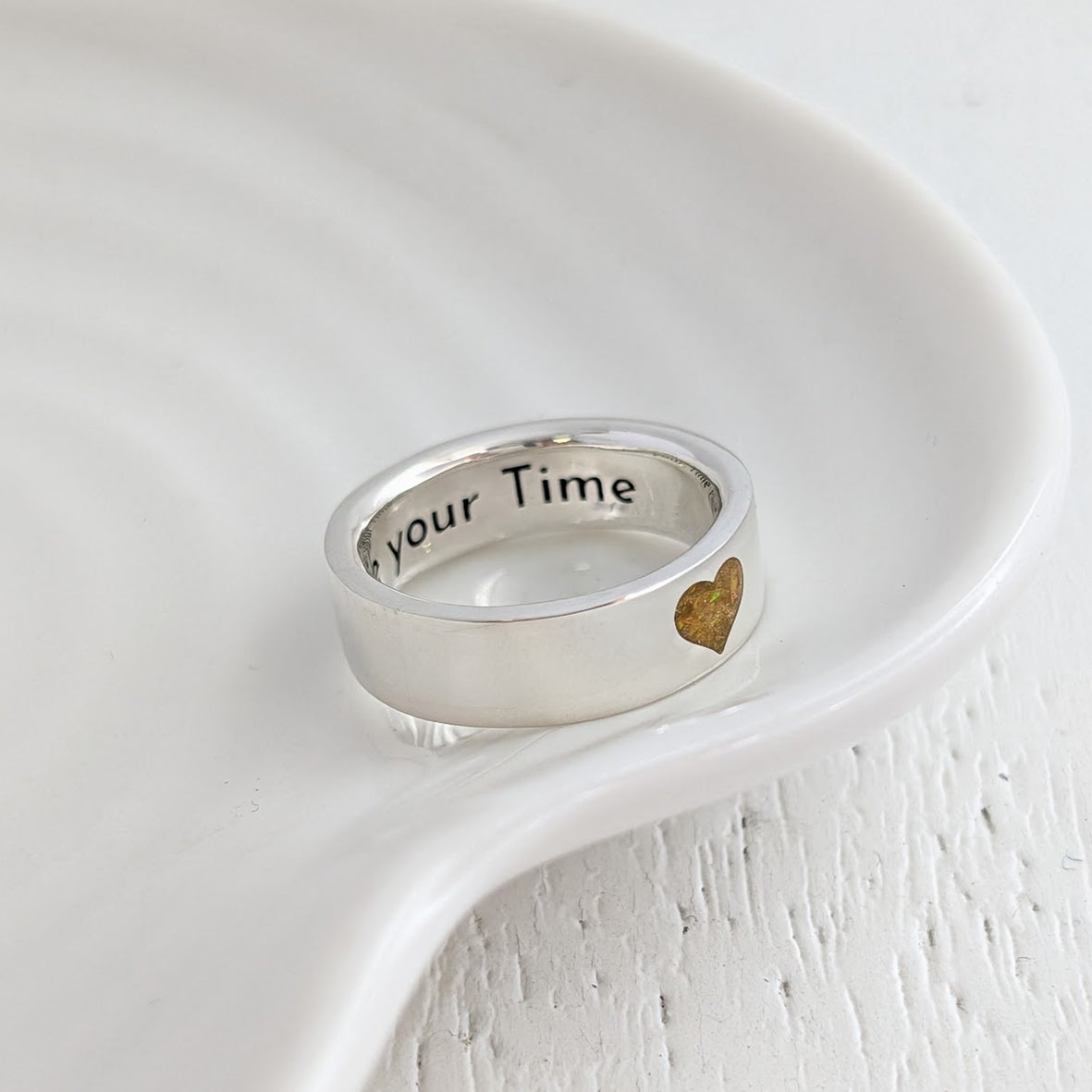 Inlaid ashes ring with heart detail