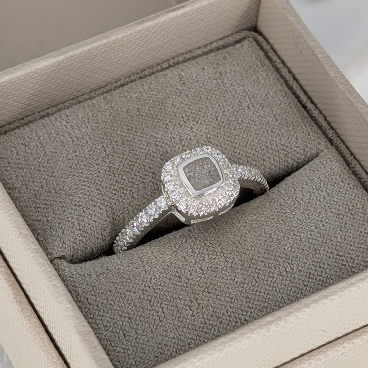 Memorial Ashes Jewellery - Cremation Ashes Ring with gemstones
