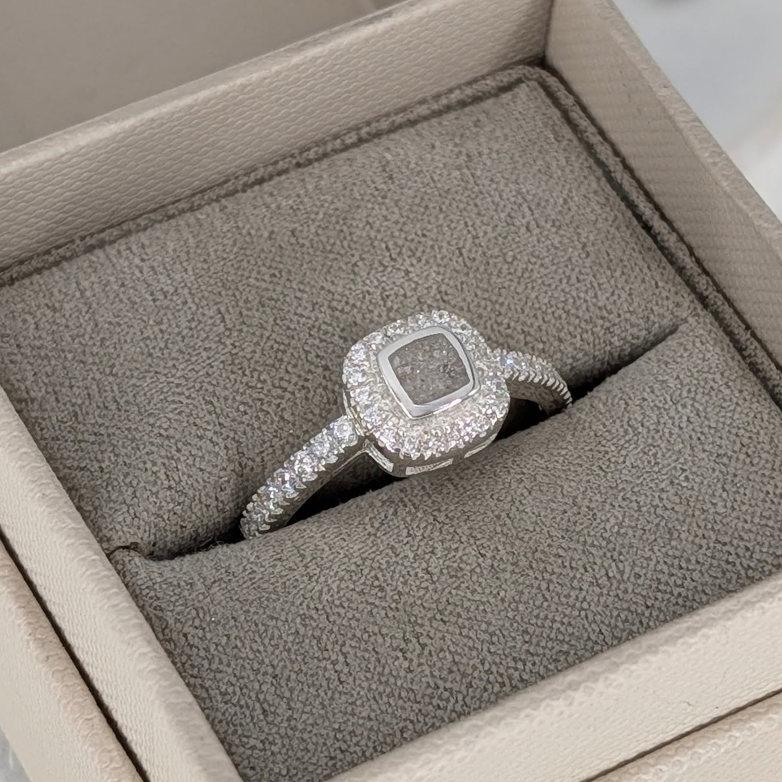 Memorial Ashes Jewellery - Cremation Ashes Ring with gemstones