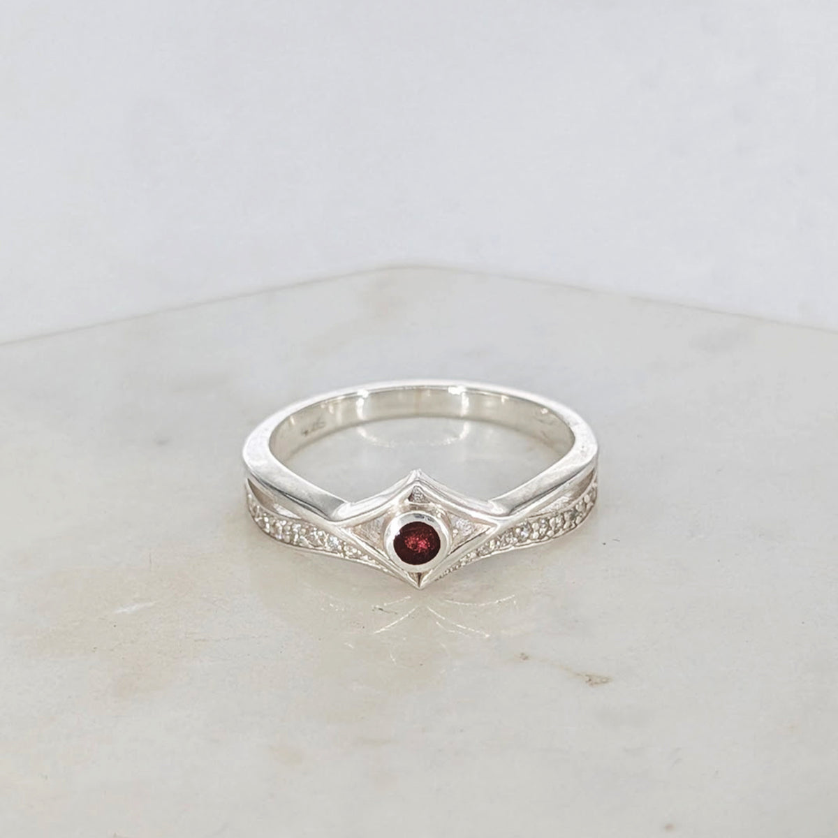 Cremation ashes memorial ring in sterling silver with contemporary curved design