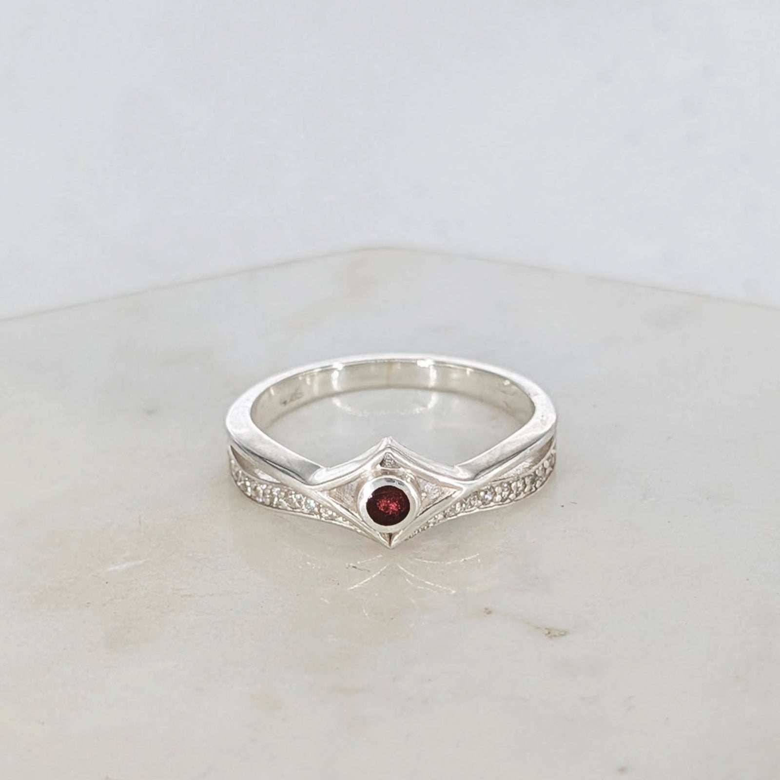 Cremation ashes memorial ring in sterling silver with contemporary curved design