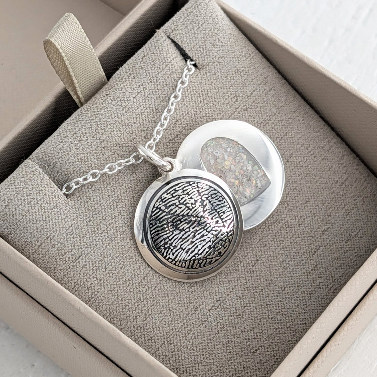 MEMORIAL ASHES FINGERPRINT LOCKET
