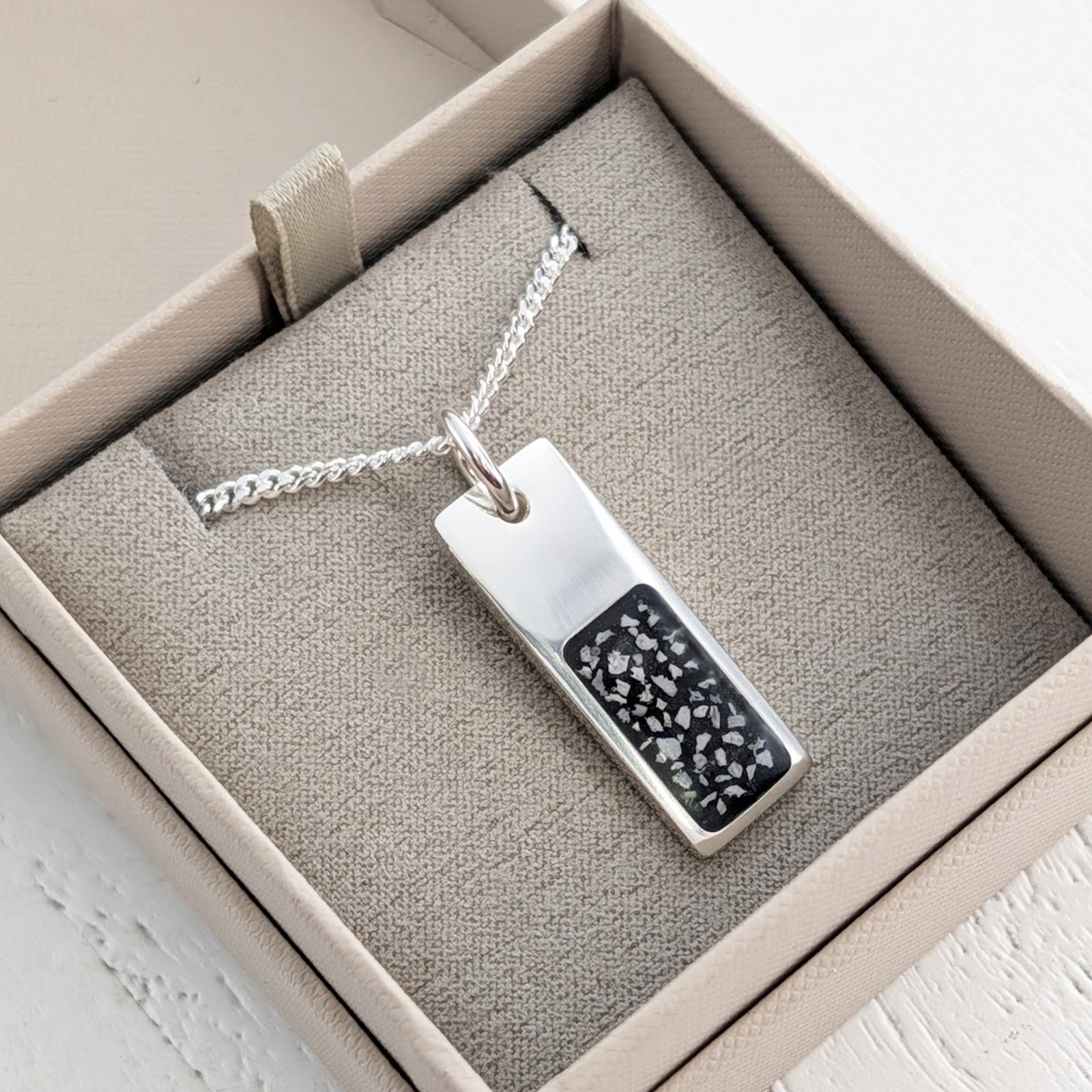 MEMORIAL ASHES SLIM TAG