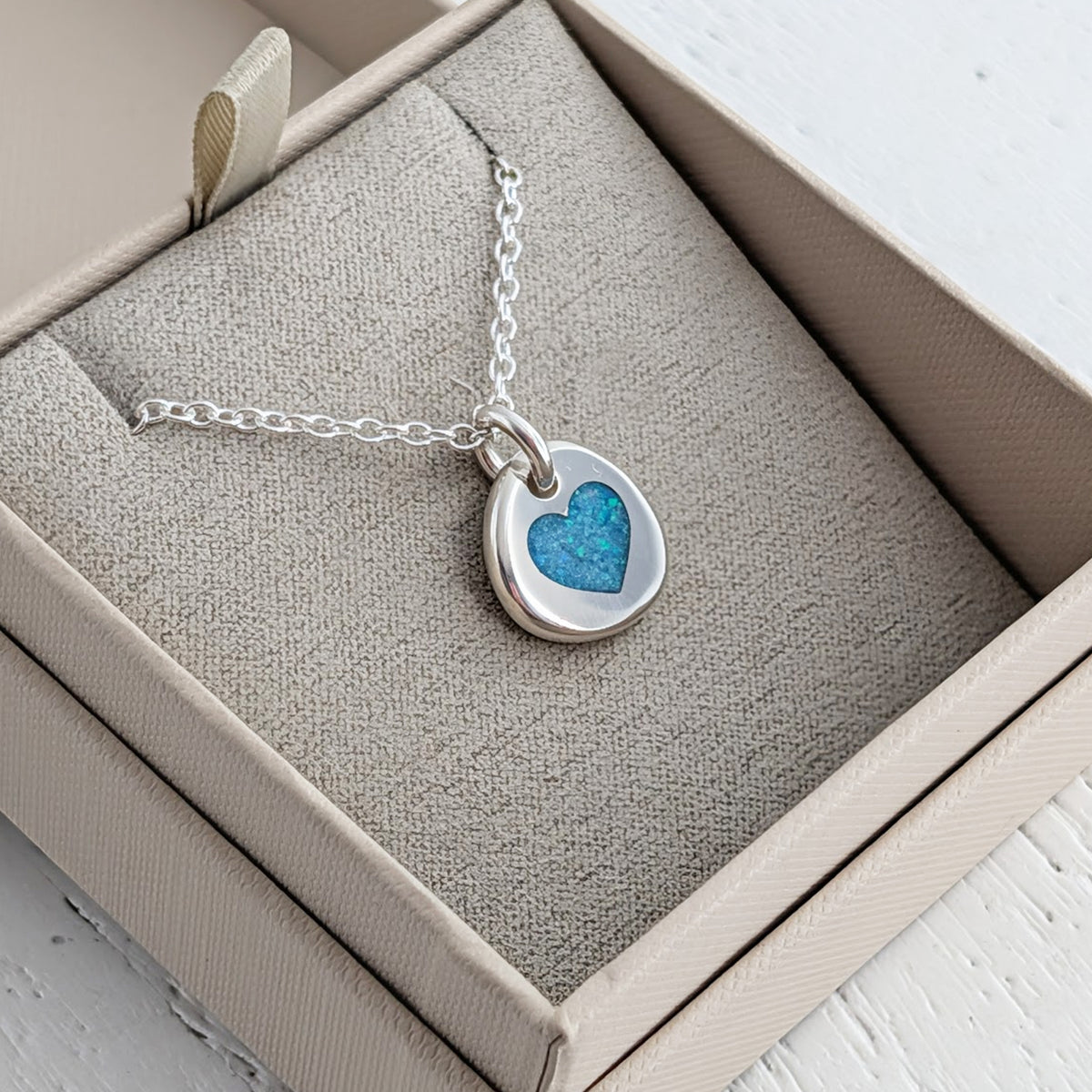 MEMORIAL ASHES HEART PEBBLE CHARM