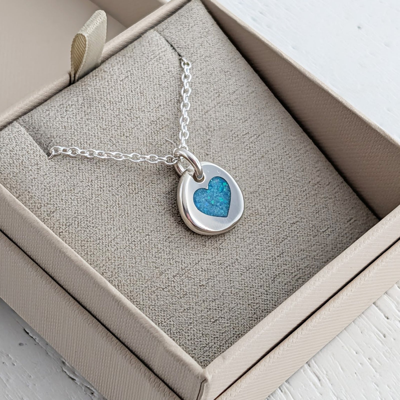 MEMORIAL ASHES HEART PEBBLE CHARM