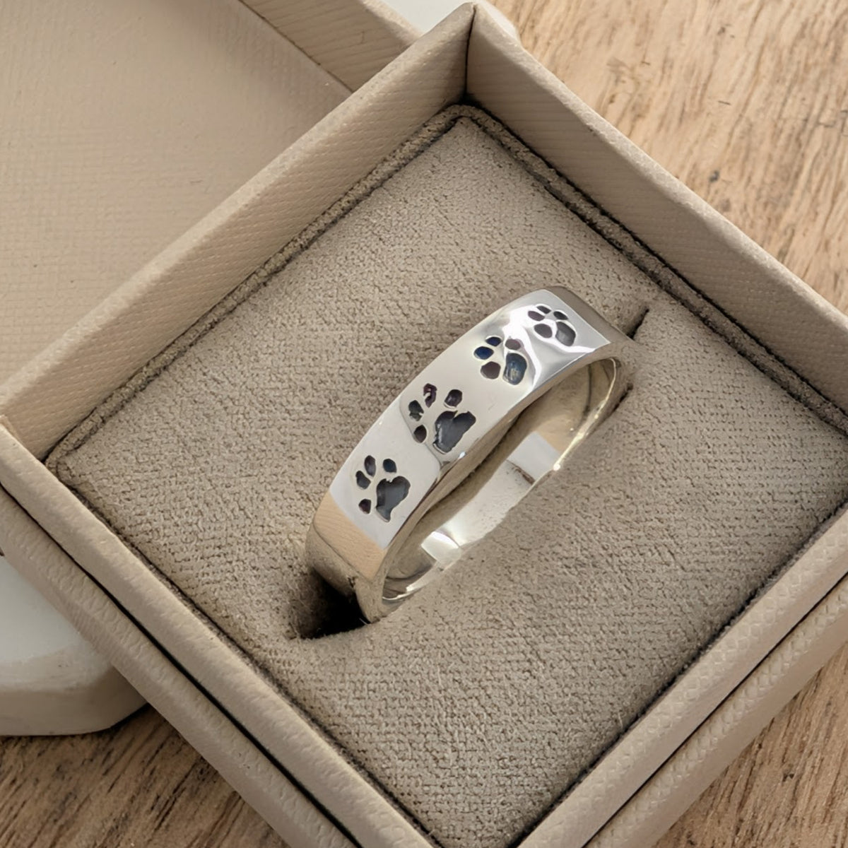 Handmade Pawprint Band Ring – Beautiful memorial jewellery ring featuring detailed paw print engravings on a polished silver or gold band. A thoughtful keepsake for pet lovers and pet loss remembrance.