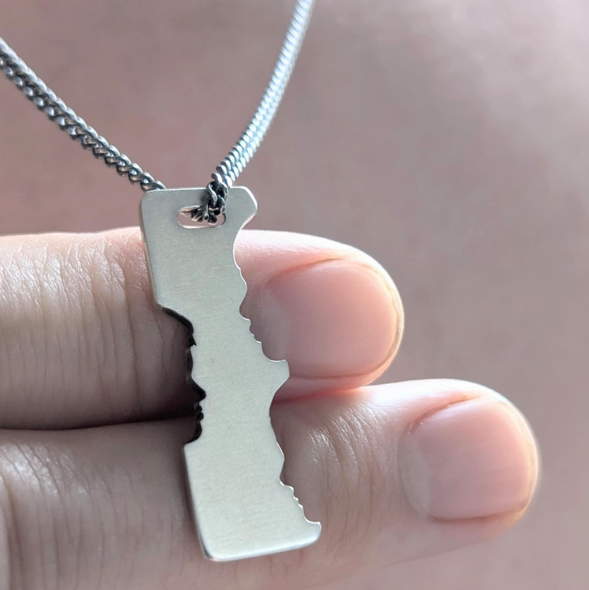 PERSONALISED FAMILY FACES SILHOUETTE NECKLACE