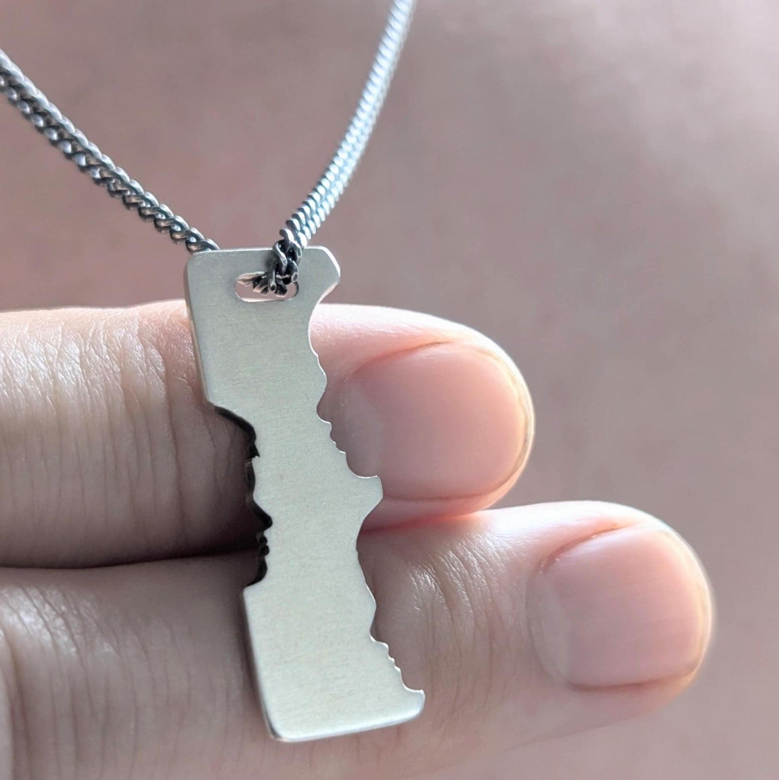 PERSONALISED FAMILY FACES SILHOUETTE NECKLACE